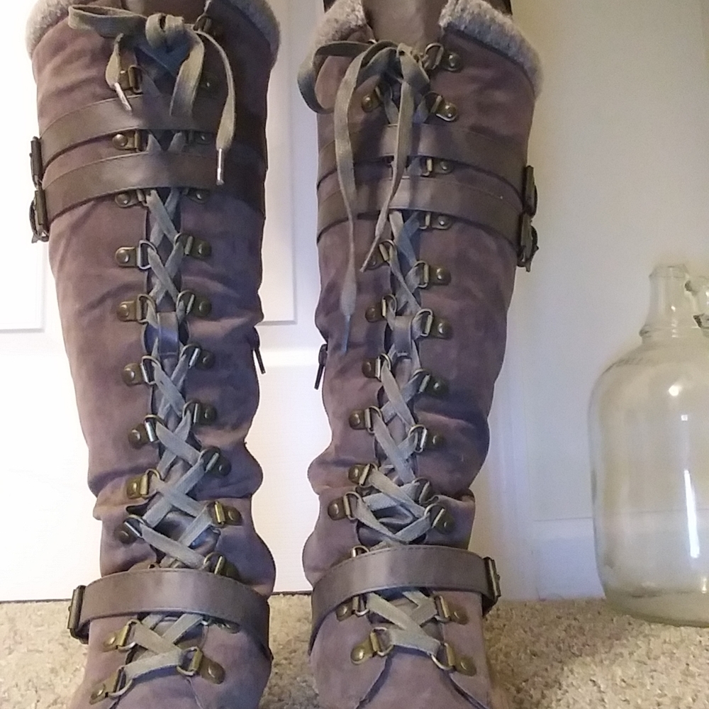 Boots - Picture 2 of 6